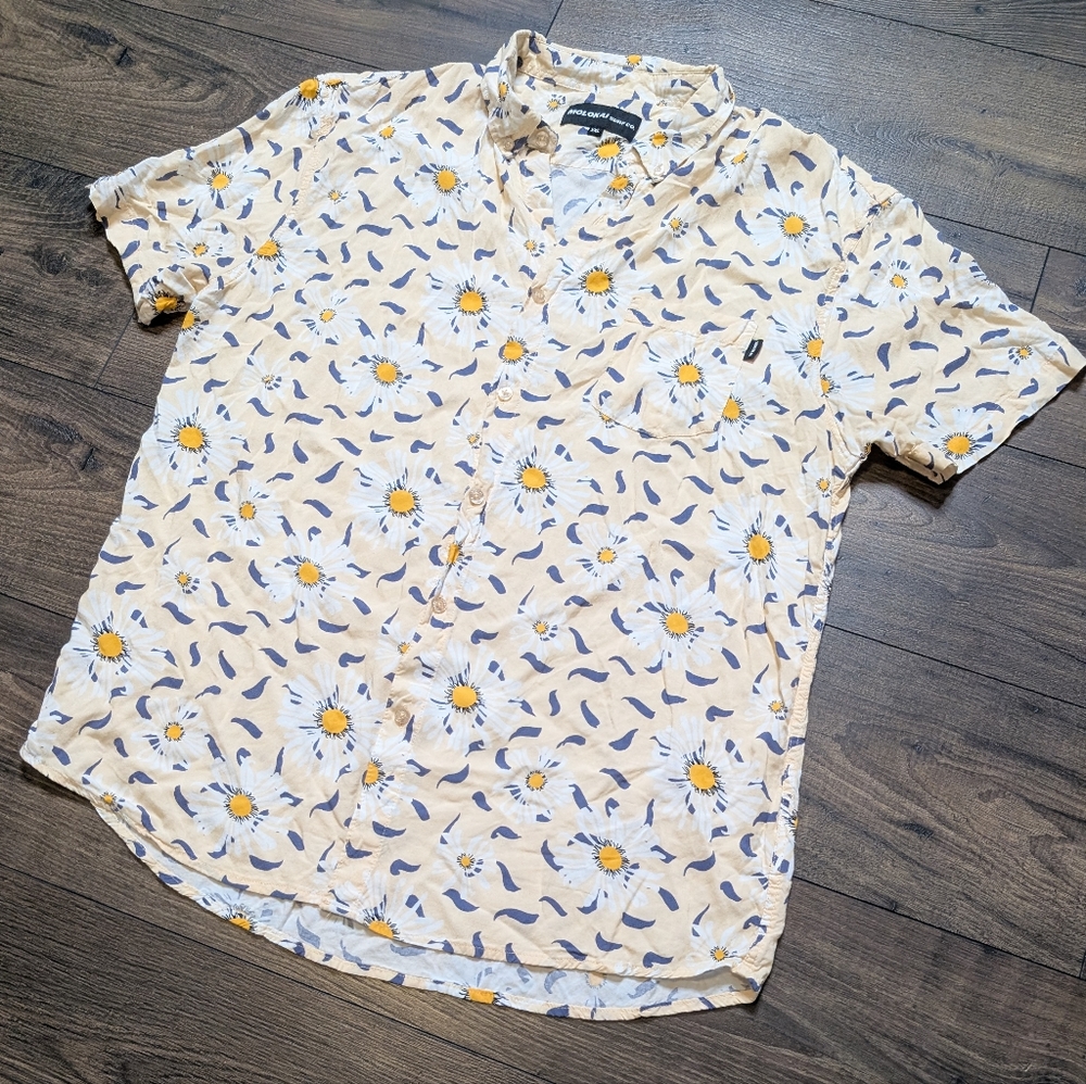 Molokai Surf Floral Print Button Up‎ XXL Extra Button To Replace Missing One